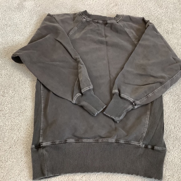 Distressed crew neck - Picture 2 of 8